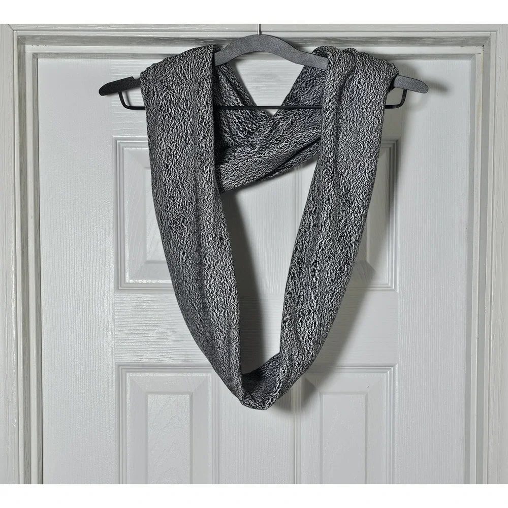Lululemon Vinyasa Scarf Wrap One Size Snap Closure Black/white Customizable‎